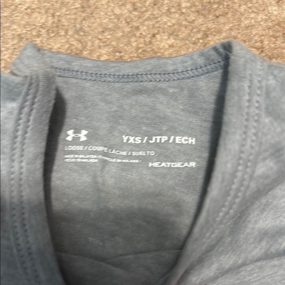 Under Armour Gray Relaxed Crop Muscle Tee - Picture 3 of 4
